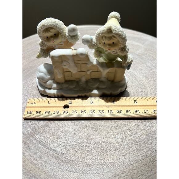 Winter Kinder Babies Making Snowballs Bisque Porcelain Figurines - Picture 3 of 4